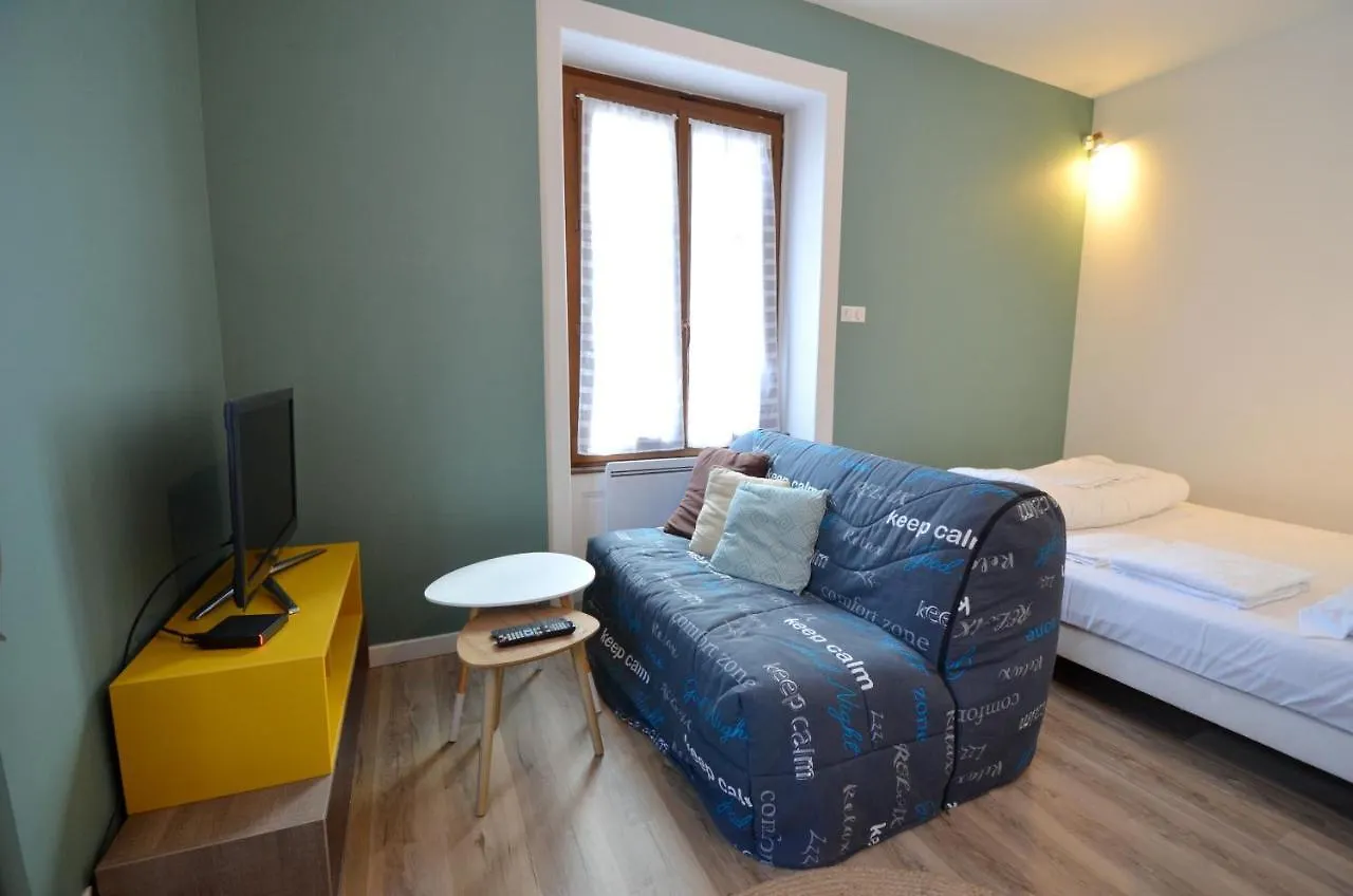Studio + Balcon + Parking - Ultra Centre contacts